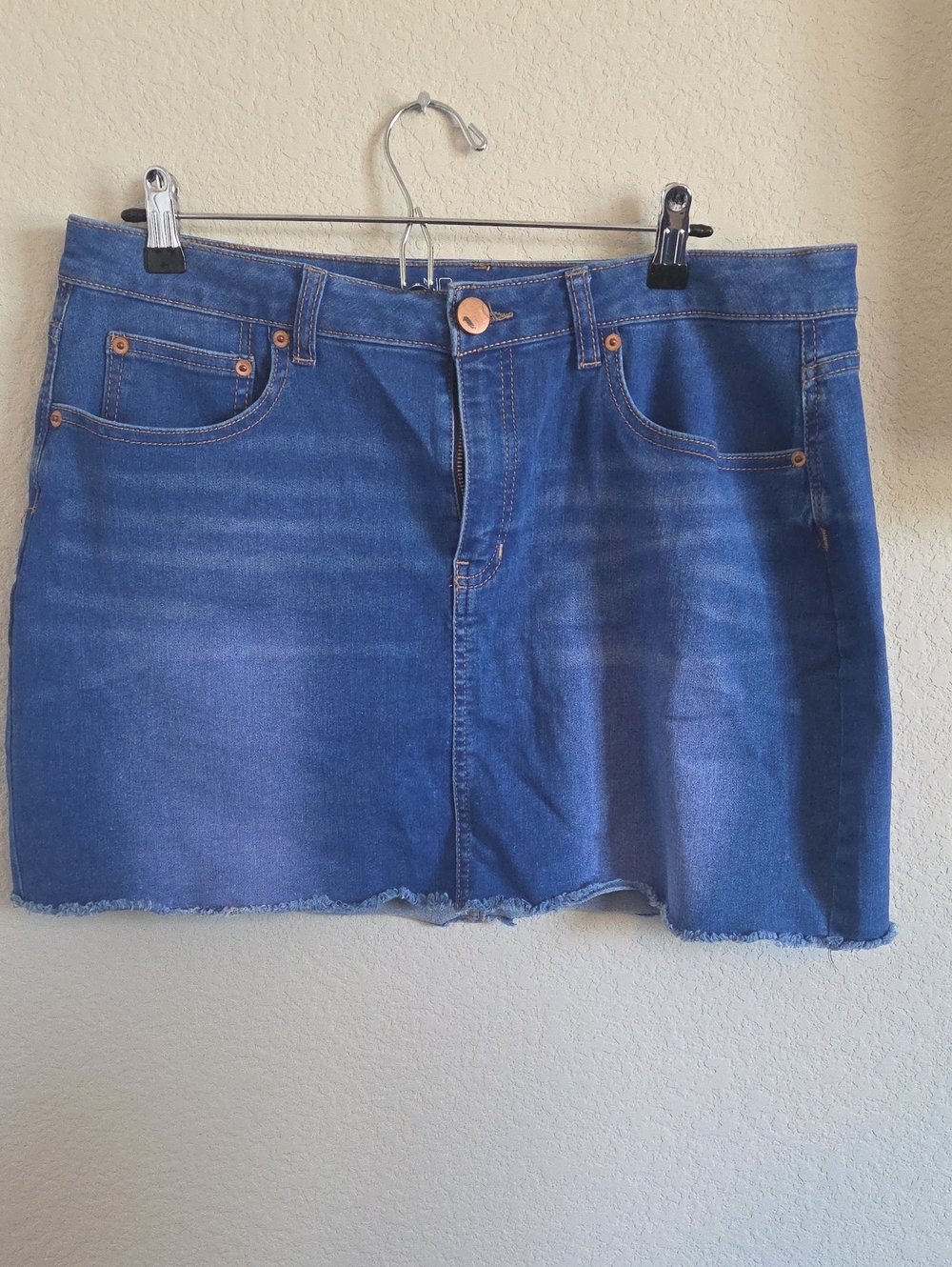 No Boundaries Mid Rise Frayed Denim Mini Skirt Size 17 Juniors Blue Jean